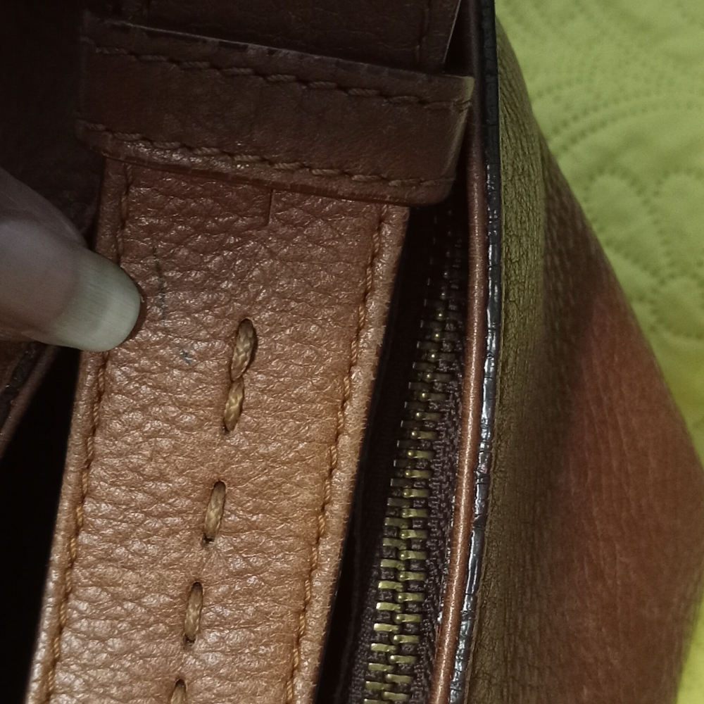Elegant Brown Leather Shoulder Bag - Picture 12 of 13